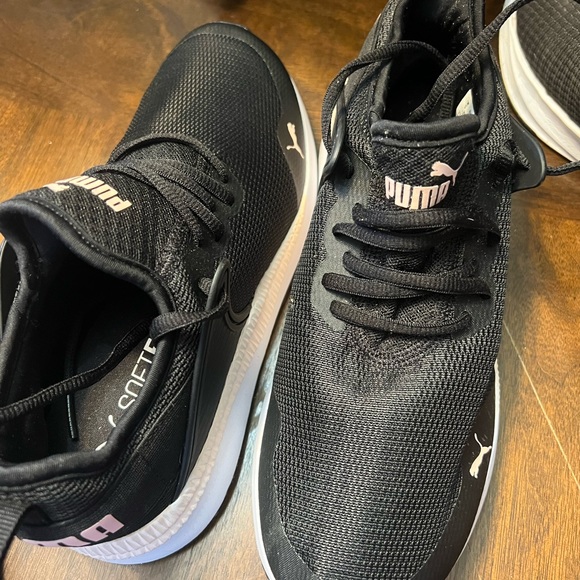 7 1/2 puma. Only worn a couple of times - Picture 1 of 1